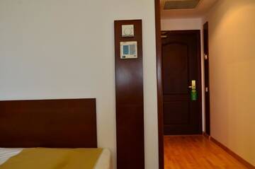 Фото номера Двухместный номер с 1 кроватью Отель Hotel Miraj г. Рымнику-Вылча 4