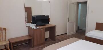 Фото номера Трехместный номер Отель Hotel Panoramic г. Рымнику-Вылча 4