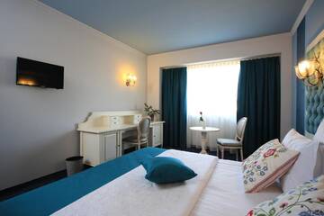 Фото номера Двухместный номер Делюкс с 1 кроватью Отель Simfonia Boutique Hotel г. Рымнику-Вылча 15