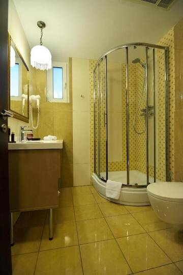 Фото номера Двухместный номер Делюкс с 1 кроватью Отель Simfonia Boutique Hotel г. Рымнику-Вылча 21