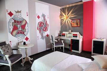 Фото номера Двухместный номер с 2 отдельными кроватями Отель Simfonia Boutique Hotel г. Рымнику-Вылча 3
