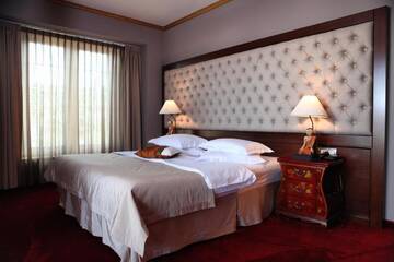 Фото номера Люкс Отель Simfonia Boutique Hotel г. Рымнику-Вылча 13