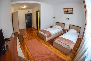 Фото номера Двухместный номер с 1 кроватью или 2 отдельными кроватями Отель Hotel Posada г. Рымнику-Вылча 2