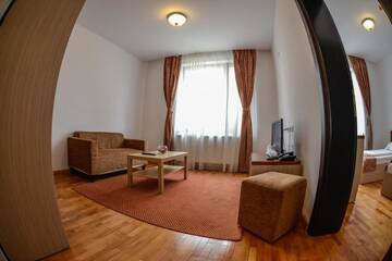 Фото номера Люкс Отель Hotel Posada г. Рымнику-Вылча 2