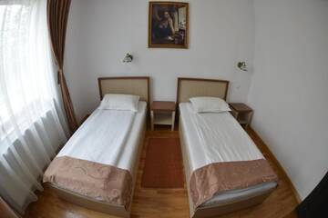 Фото номера Двухместный номер с 1 кроватью или 2 отдельными кроватями Отель Hotel Posada г. Рымнику-Вылча 9