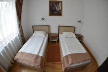 Фото номера Двухместный номер с 1 кроватью или 2 отдельными кроватями Отель Hotel Posada г. Рымнику-Вылча 18