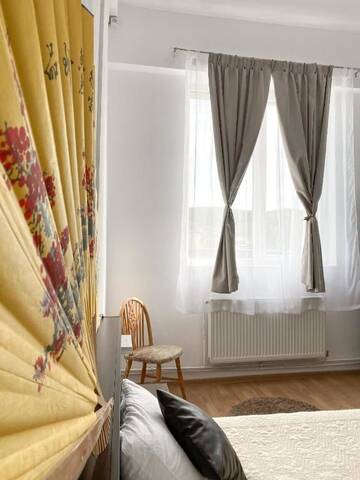 Фото номера Двухместный номер с 1 кроватью и общим туалетом Хостелы Hostel Valcea г. Рымнику-Вылча 21