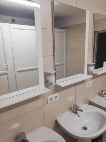 Фото номера Двухместный номер с 1 кроватью и общим туалетом Хостелы Hostel Valcea г. Рымнику-Вылча 29