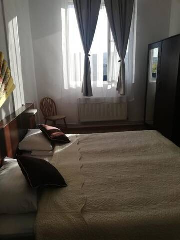 Фото номера Двухместный номер с 1 кроватью и общим туалетом Хостелы Hostel Valcea г. Рымнику-Вылча 25