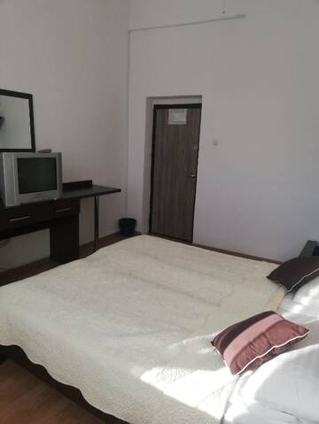 Фото номера Двухместный номер с 1 кроватью и общим туалетом Хостелы Hostel Valcea г. Рымнику-Вылча 26