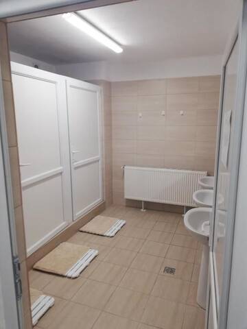 Фото номера Двухместный номер с 1 кроватью и общим туалетом Хостелы Hostel Valcea г. Рымнику-Вылча 27