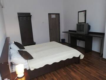 Фото номера Люкс с 2 спальнями Хостелы Hostel Valcea г. Рымнику-Вылча 6