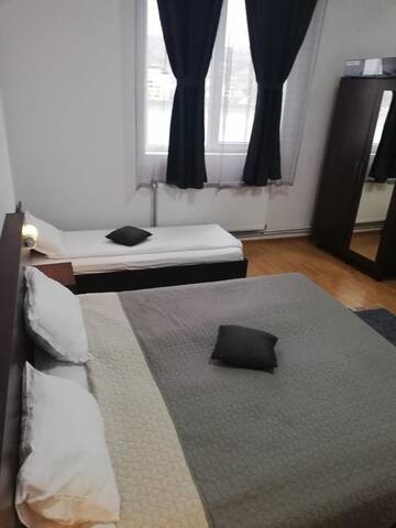 Фото номера Трехместный номер с общим туалетом Хостелы Hostel Valcea г. Рымнику-Вылча 9