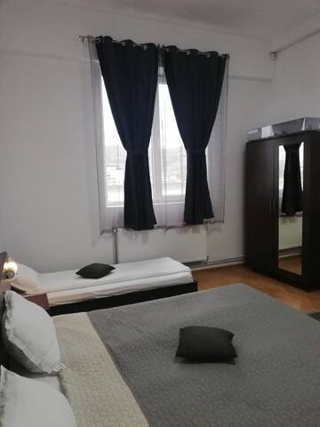 Фото номера Трехместный номер с общим туалетом Хостелы Hostel Valcea г. Рымнику-Вылча 10
