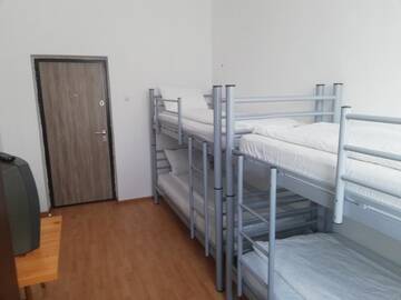 Фото номера Кровать в общем номере для женщин с 4 кроватями Хостелы Hostel Valcea г. Рымнику-Вылча 5