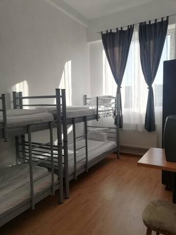 Фото номера Кровать в общем номере для женщин с 4 кроватями Хостелы Hostel Valcea г. Рымнику-Вылча 6