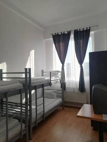 Фото номера Кровать в общем номере для женщин с 4 кроватями Хостелы Hostel Valcea г. Рымнику-Вылча 4