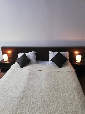 Фото номера Люкс с 2 спальнями Хостелы Hostel Valcea г. Рымнику-Вылча 3