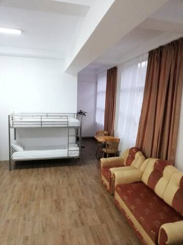 Фото номера Кровать в общем номере для мужчин Хостелы Hostel Valcea г. Рымнику-Вылча 8