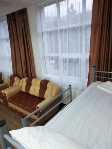 Фото номера Кровать в общем номере для мужчин Хостелы Hostel Valcea г. Рымнику-Вылча 6