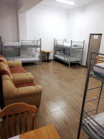 Фото номера Кровать в общем номере для мужчин Хостелы Hostel Valcea г. Рымнику-Вылча 10