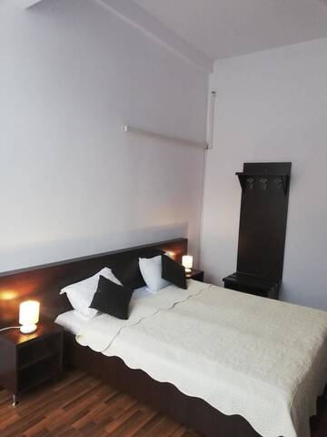 Фото номера Люкс с 2 спальнями Хостелы Hostel Valcea г. Рымнику-Вылча 4